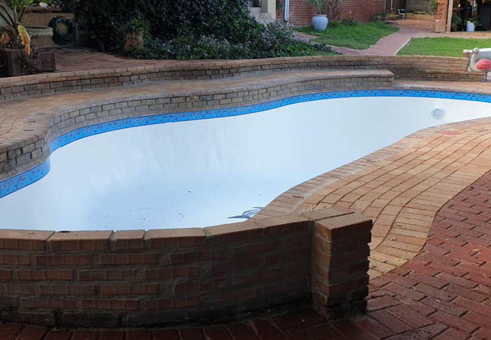 fibreglass-reline-sample-3 fibreglass pool reline after repairs